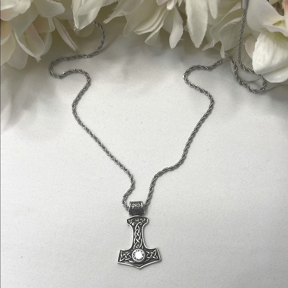 Silver Mjolnir Pendant Necklace with Delicate Chain NWOT